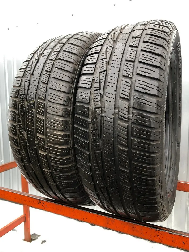 Пара б/у шин 225/60 R16 Goodyear Ultra Grip Performance