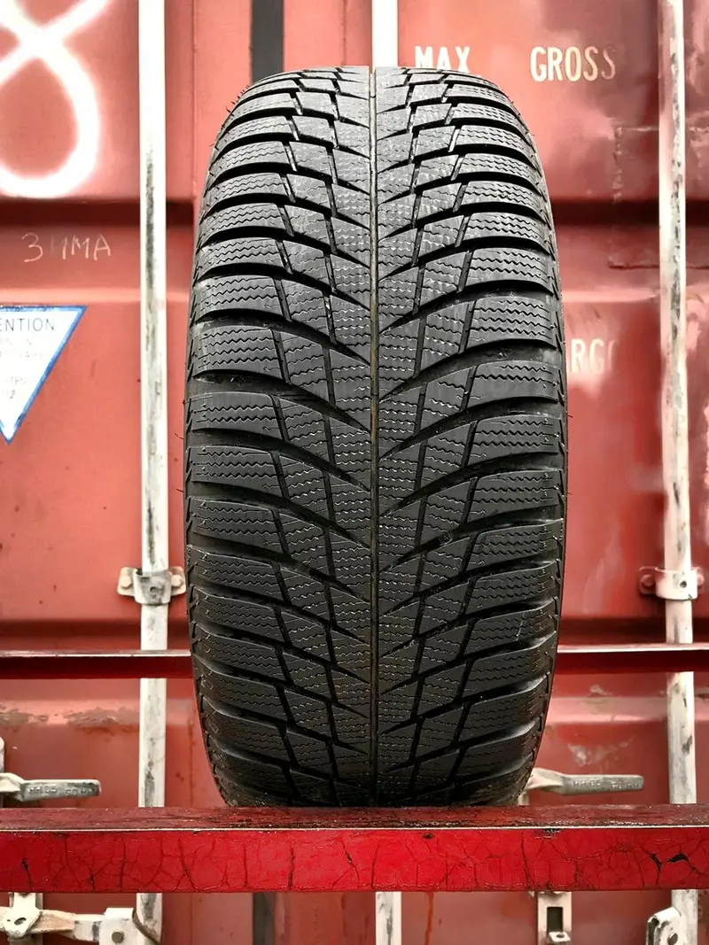 Б/у шина 225/60 R17 Bridgestone Blizzak LM-001