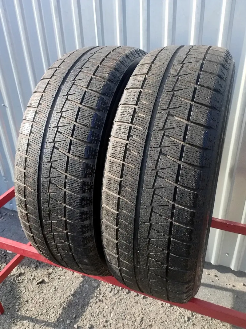 Пара б/у шин 225/60 R17 Bridgestone Blizzak Revo GZ