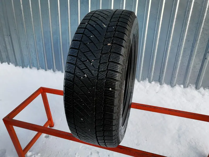 Б/у шина 225/60 R17 Continental ContiVikingContact 6