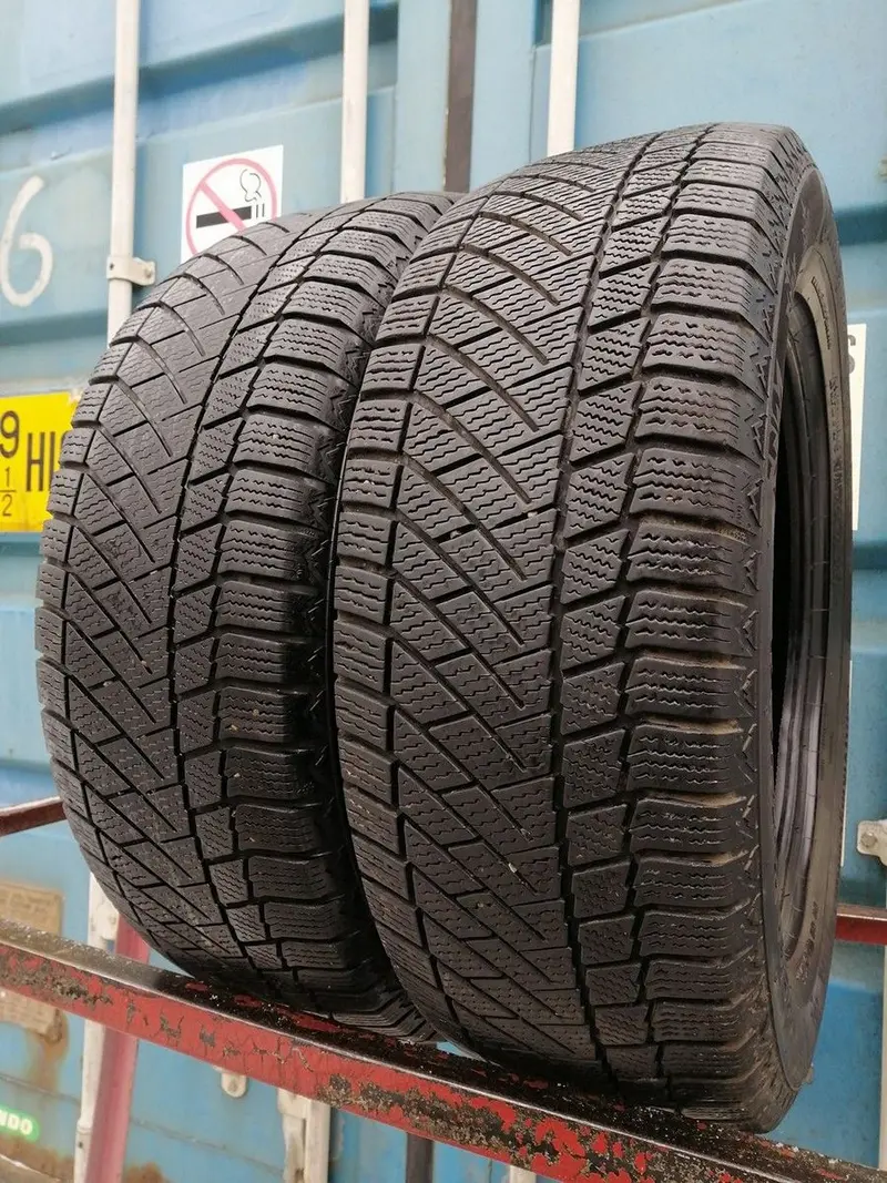 Пара б/у шин 225/60 R17 Continental ContiVikingContact 6