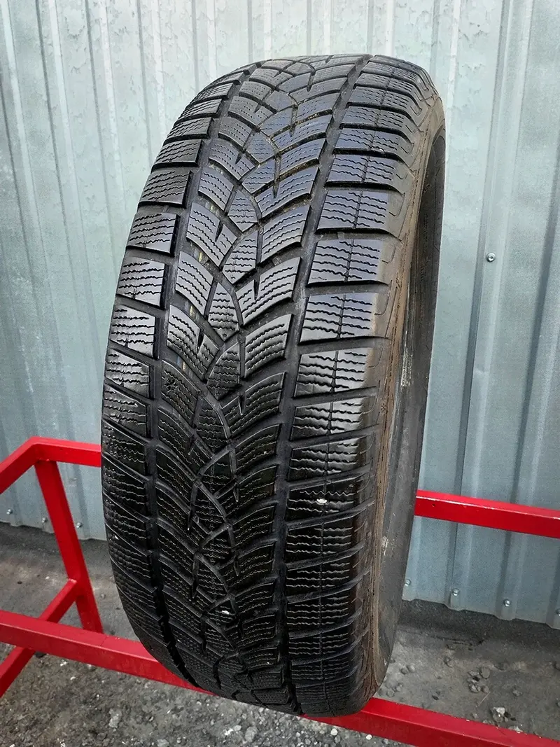 Б/у шина 225/60 R17 Goodyear Ultra Grip Perfomance GEN-1