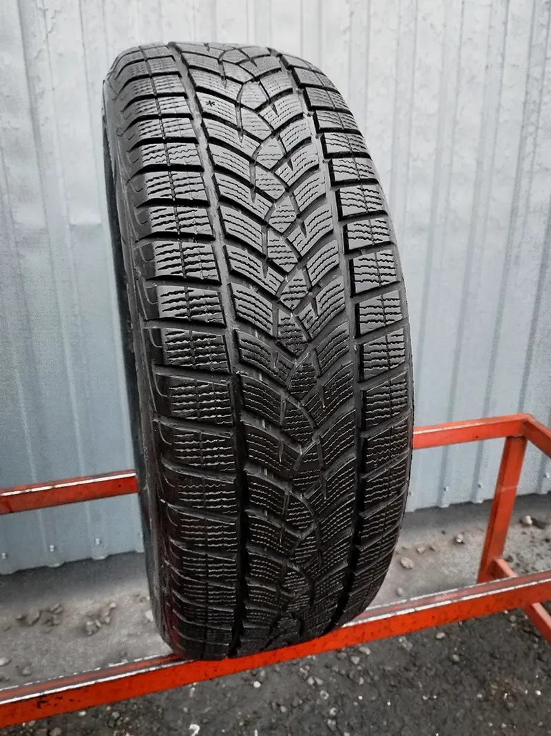 Б/у шина 225/60 R17 Goodyear Ultra Grip Perfomance GEN-1