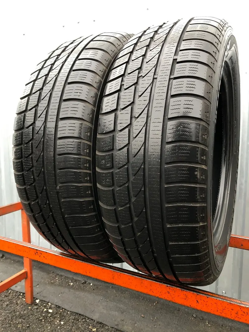 Пара б/у шин 225/60 R17 Hankook Ice Bear W300