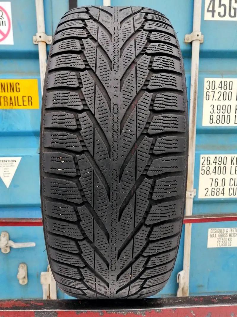 Б/у шина 225/60 R17 Nokian Hakkapeliitta R2 SUV