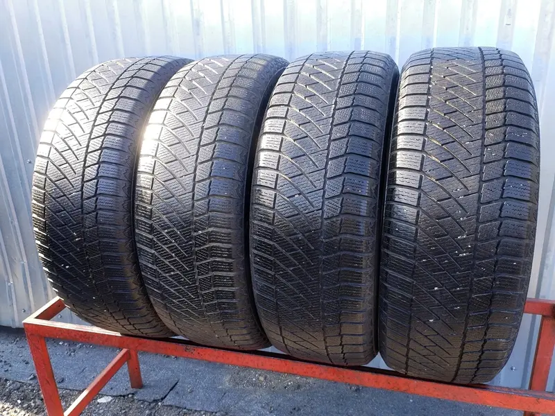Комплект б/у шин 225/60 R18 Continental ContiVikingContact 6
