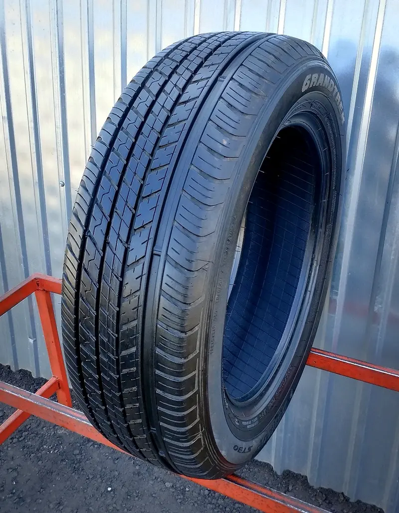 Б/у шина 225/60 R18 Dunlop Grandtrek ST30