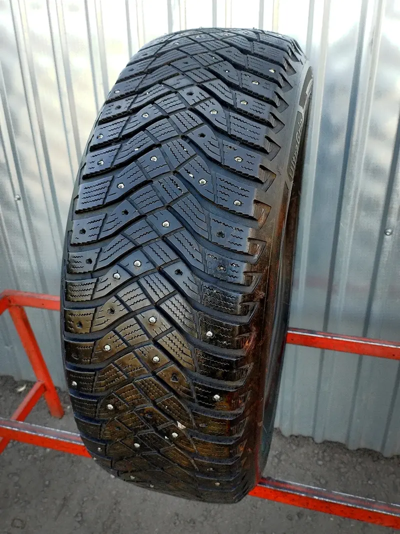 Б/у шина 225/60 R18 Goodyear UltraGrip Arctic 2