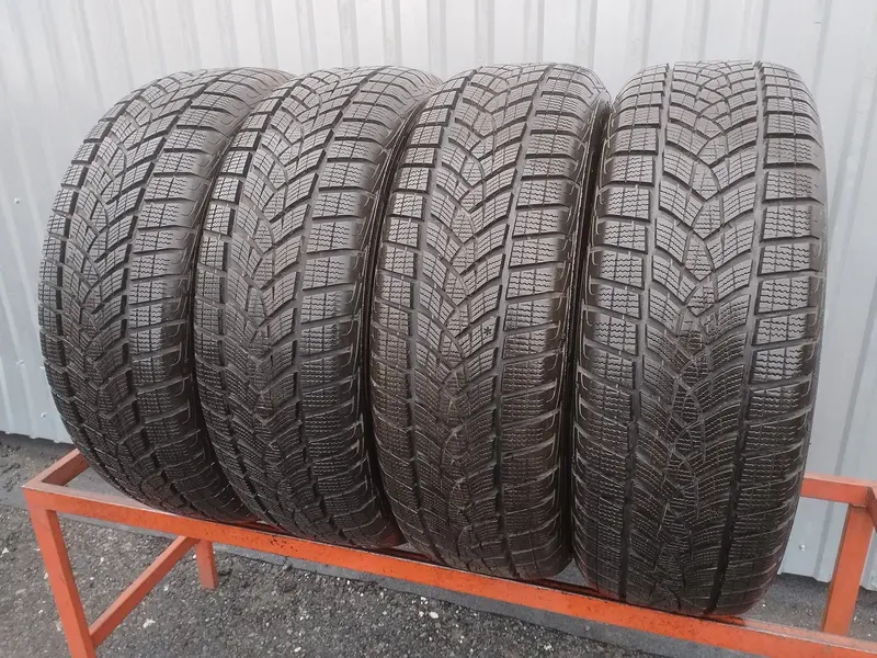 Комплект б/у шин 225/60 R18 Goodyear Ultra Grip Performance + SUV