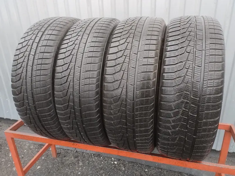 Комплект б/у шин 225/60 R18 Hankook Winter I Cept Evo2 W320