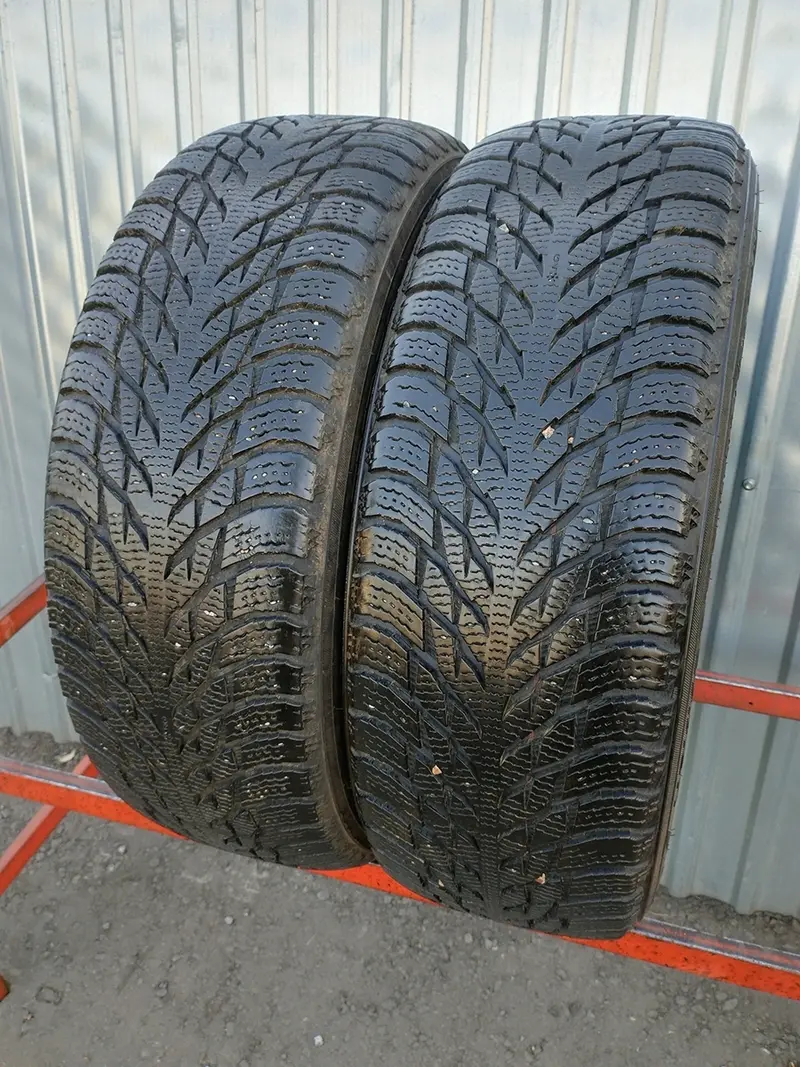 Пара б/у шин 225/60 R18 Nokian Hakkapeliitta R3 SUV