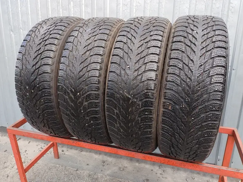 Комплект б/у шин 225/60 R18 Nokian Hakkapeliitta R3 SUV