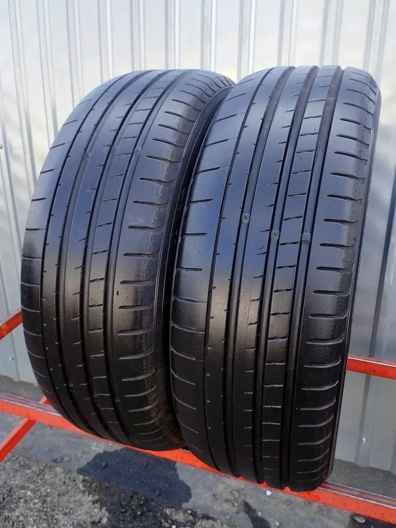 Пара б/у шин 225/60 R18 Yokohama Advan Sport V107