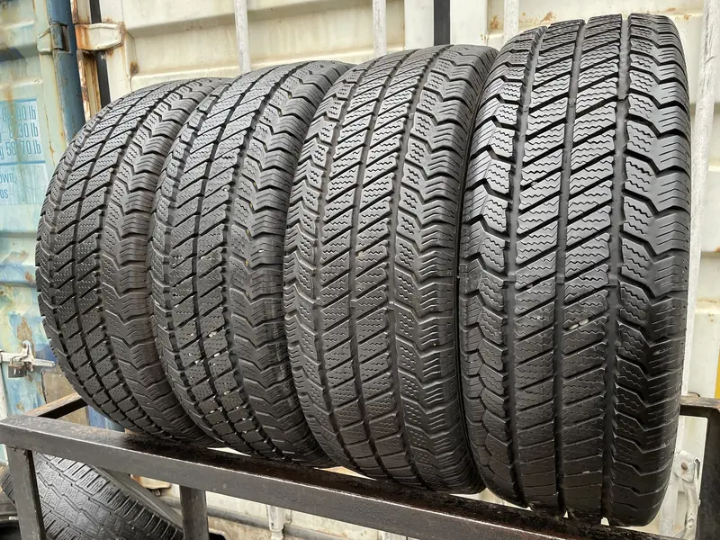 Комплект б/у шин 225/65 R16C Barum Snovanis 2