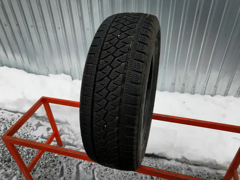 Б/у шина 225/65 R16C Bridgestone Blizzak W995