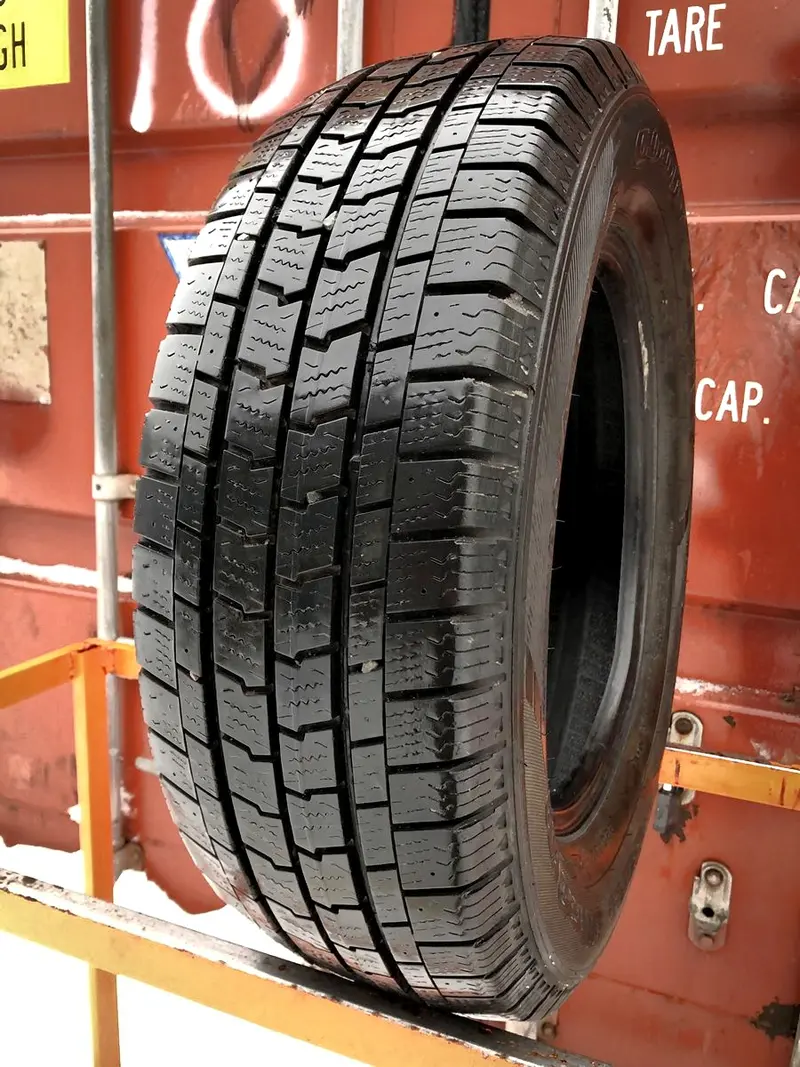 Б/у шина 225/65 R16C Goodyear Cargo Ultra Grip 2, фото 1