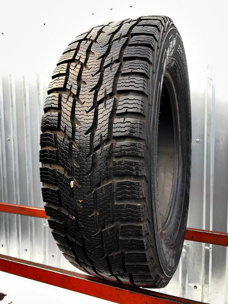 Б/у шина 225/65 R16C Nokian WR C3