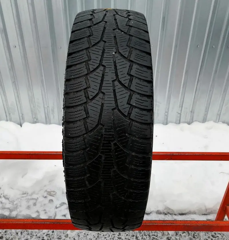 Б/у шина 225/65 R16C Nokian WR C Cargo