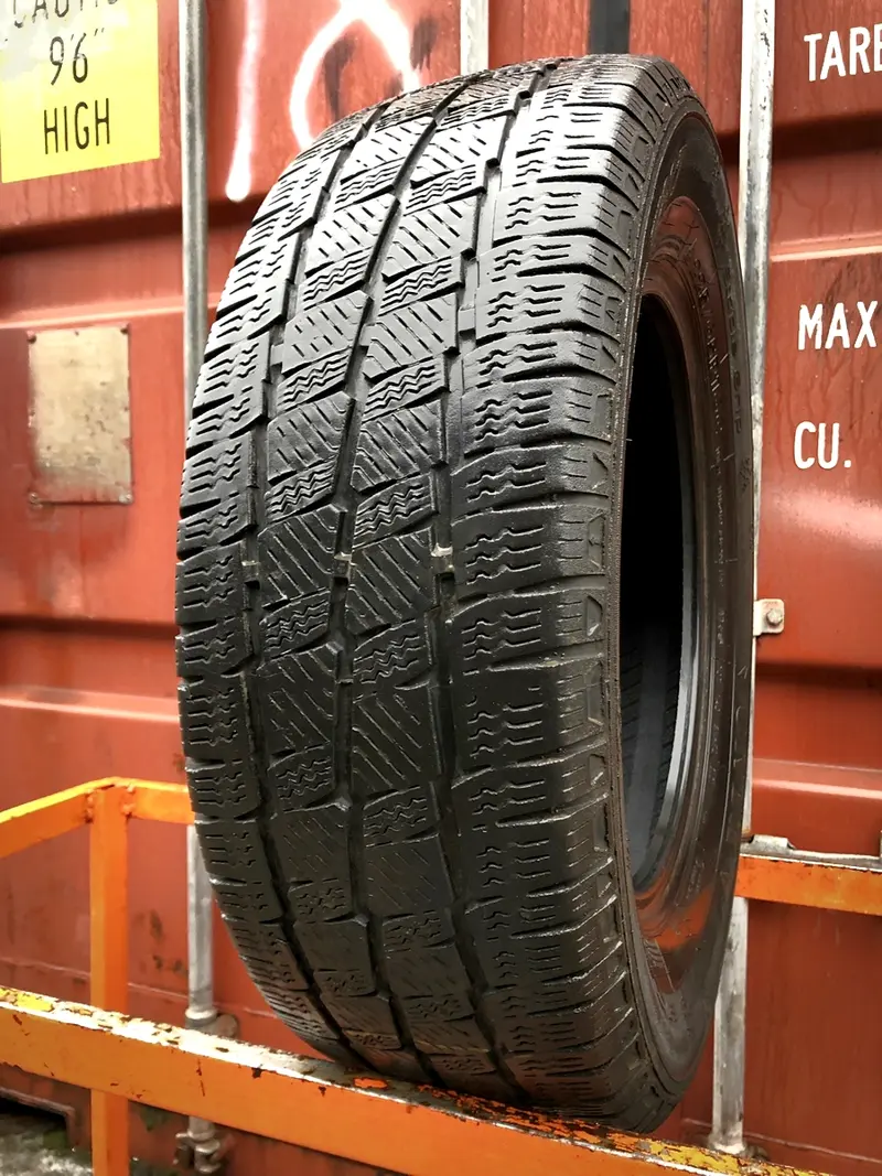 Б/у шина 225/65 R16C Onyx NY-W287