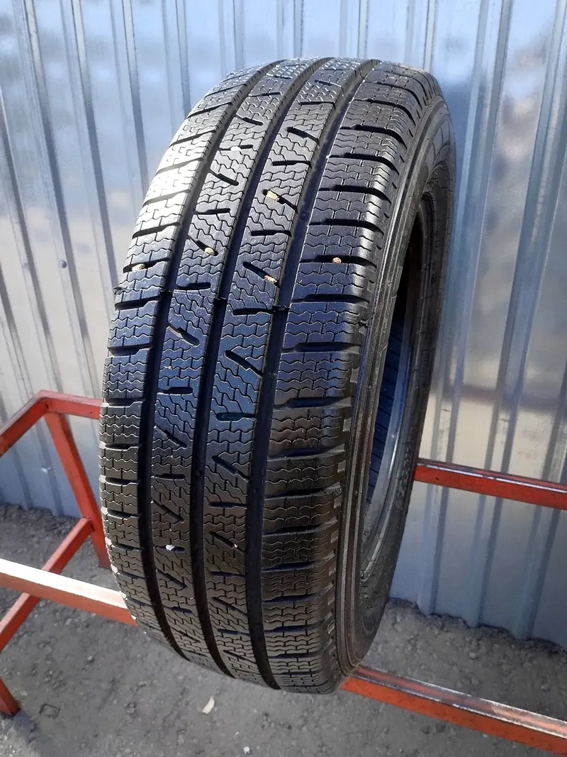 Б/у шина 225/65 R16C Pirelli Carrier Winter