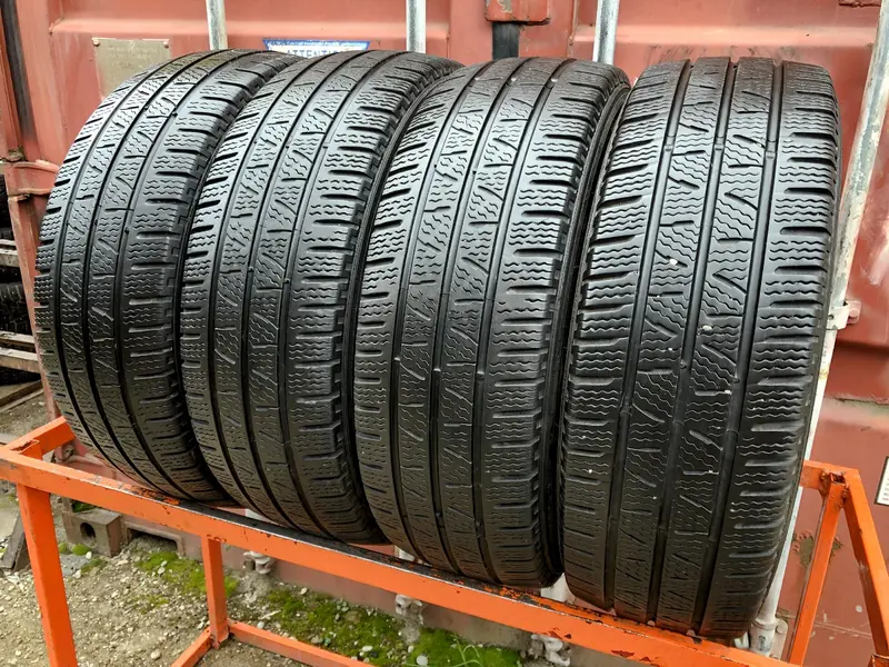 Комплект б/у шин 225/65 R16C Pirelli Carrier Winter, фото 1