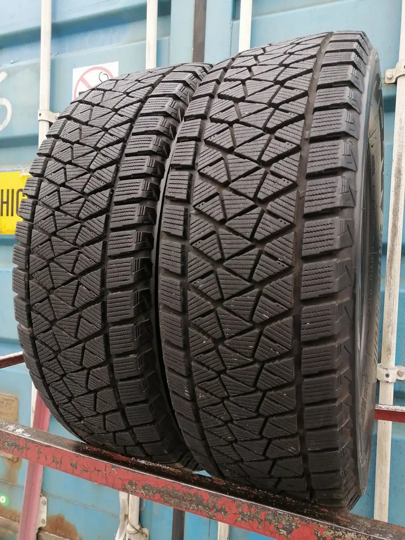 Пара б/у шин 225/65 R17 Bridgestone Blizzak DM-V2, фото 1
