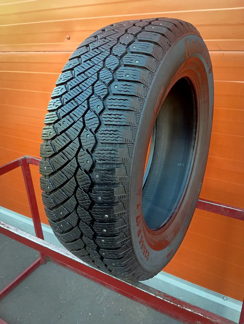 Б/у шина 225/65 R17 Continental ContiIceContact 4x4