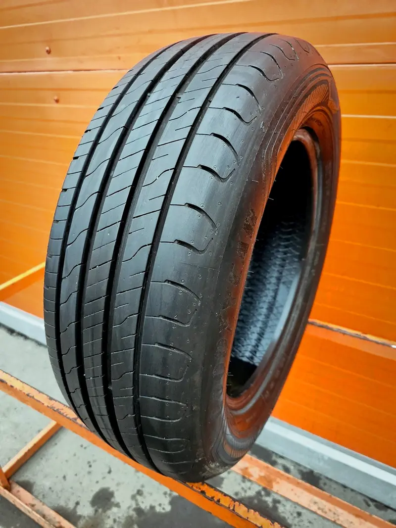 Б/у шина 225/65 R17 Goodyear EfficientGrip 2 SUV