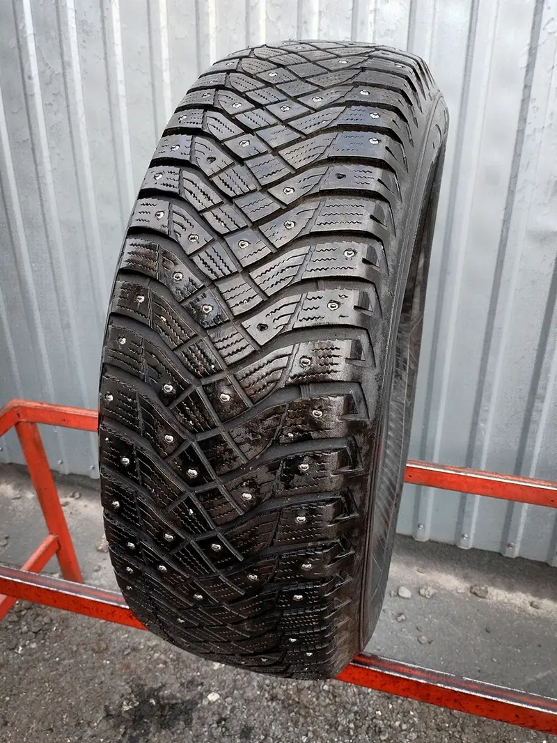 Б/у шина 225/65 R17 Goodyear UltraGrip Arctic 2