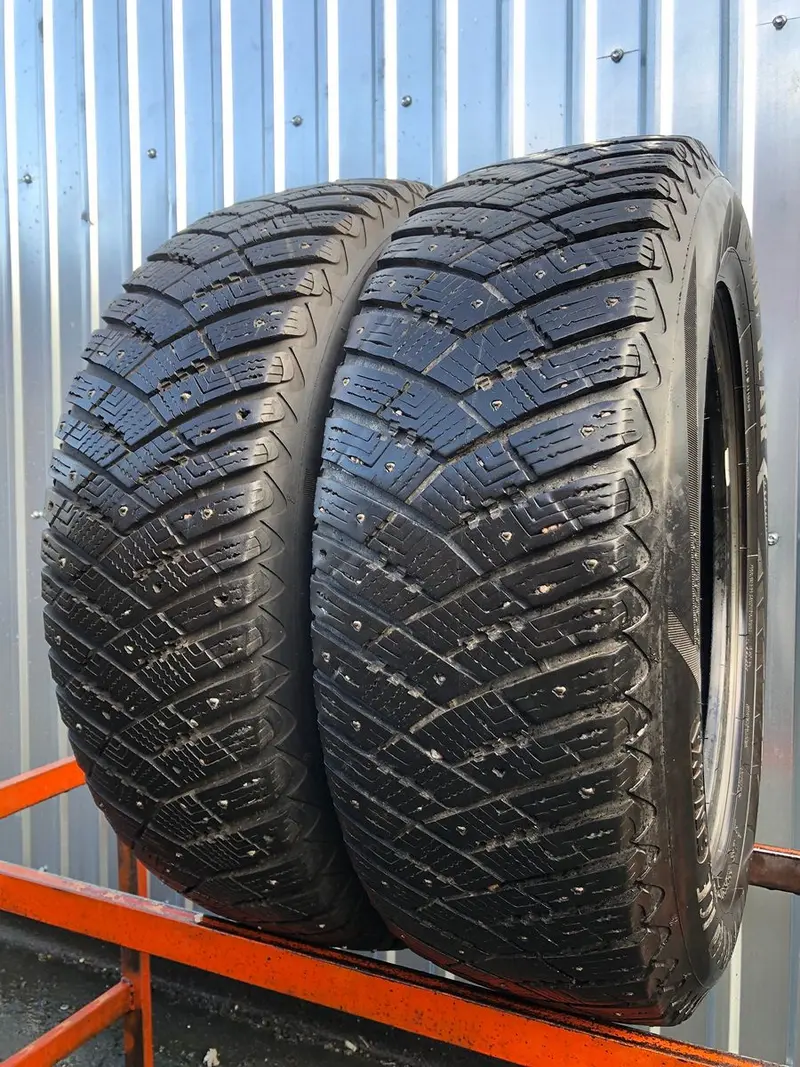 Пара б/у шин 225/65 R17 Goodyear Ultra Grip Ice Arctic SUV 4x4