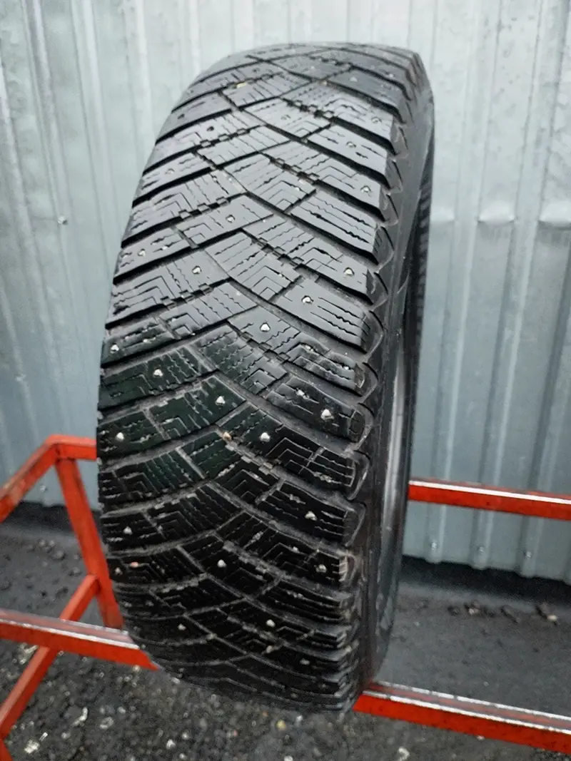 Б/у шина 225/65 R17 Goodyear Ultra Grip Ice Arctic SUV 4x4