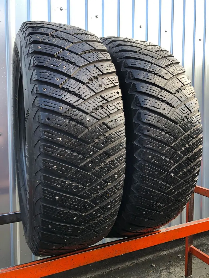 Пара б/у шин 225/65 R17 Goodyear Ultra Grip Ice Arctic SUV 4x4