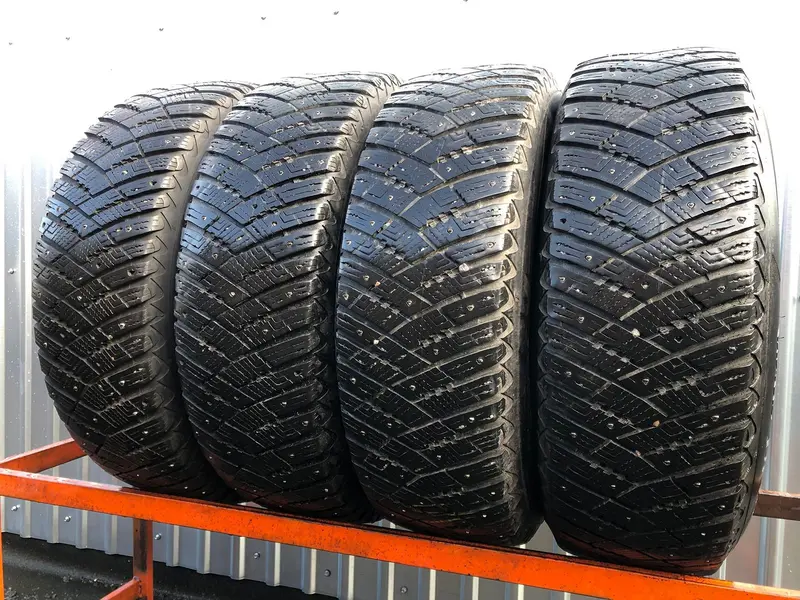 Комплект б/у шин 225/65 R17 Goodyear Ultra Grip Ice Arctic SUV 4x4