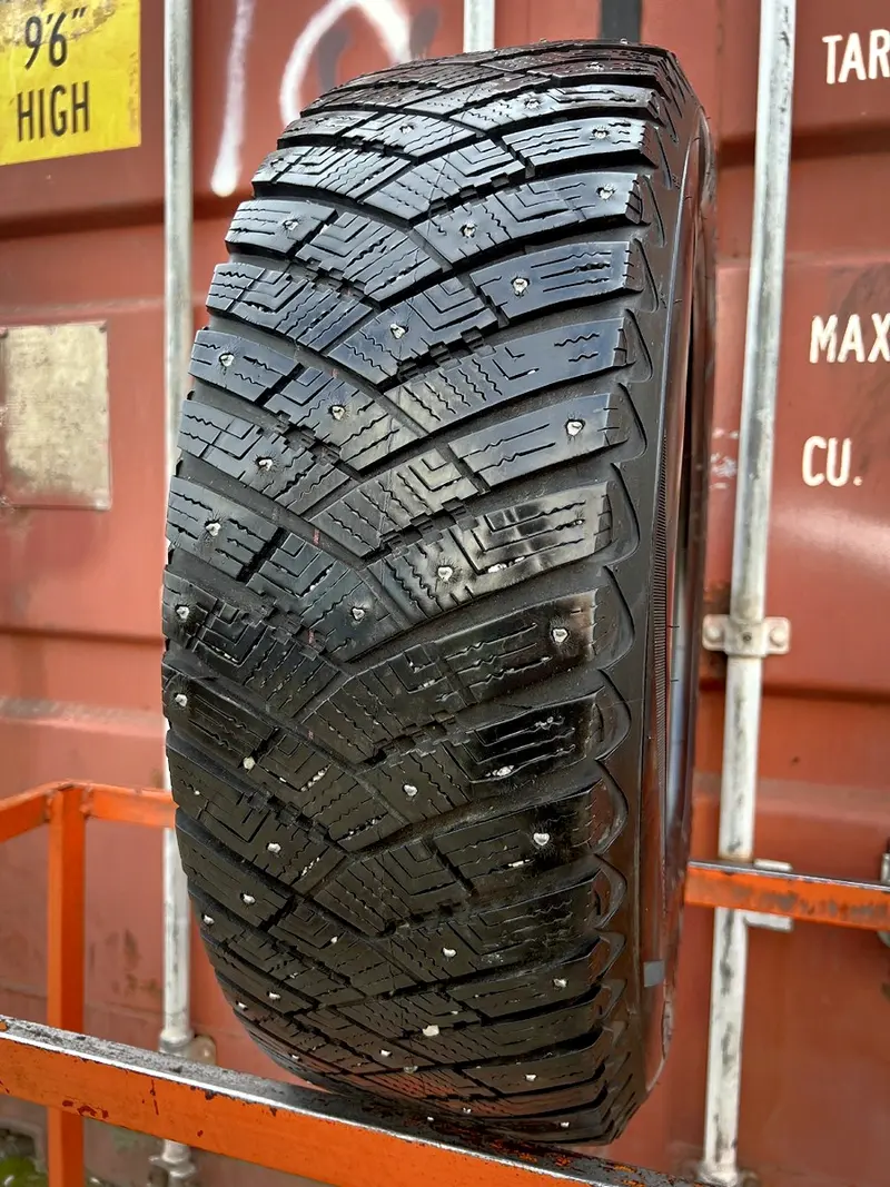 Б/у шина 225/65 R17 Goodyear Ultra Grip Ice Arctic SUV 4x4