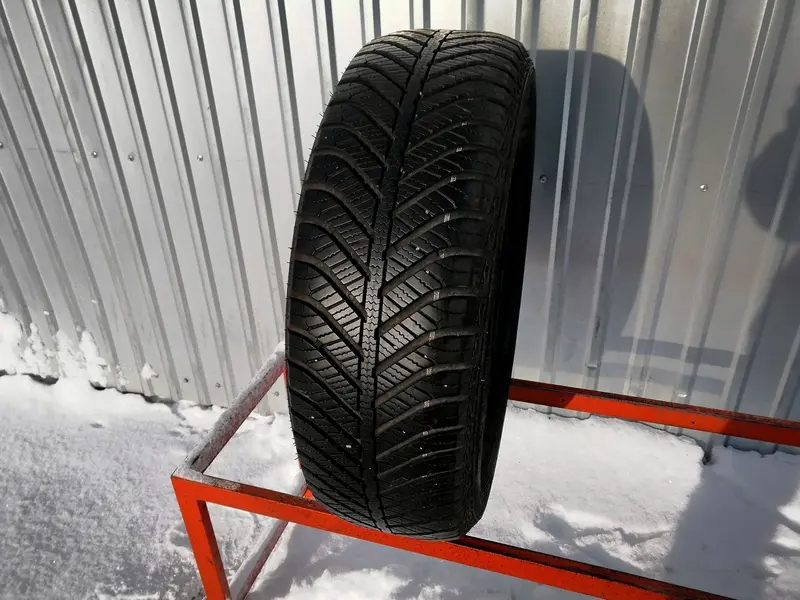 Б/у шина 225/65 R17 Goodyear Vector 4Seasons, фото 1