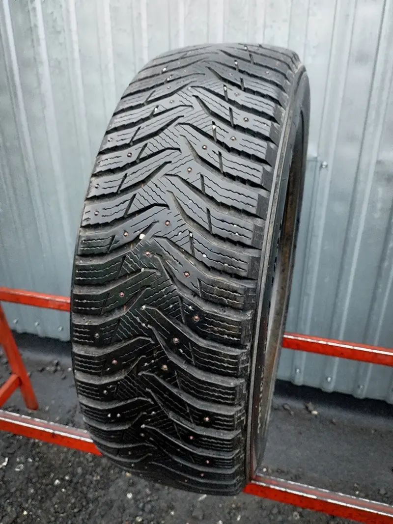 Б/у шина 225/65 R17 Kumho WinterCraft Ice WI31