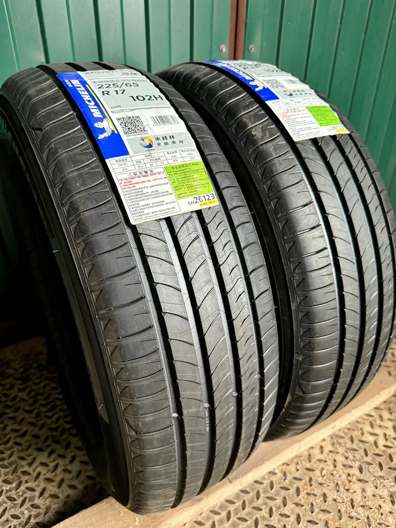 Пара новых шин 225/65 R17 Michelin Energy Tour