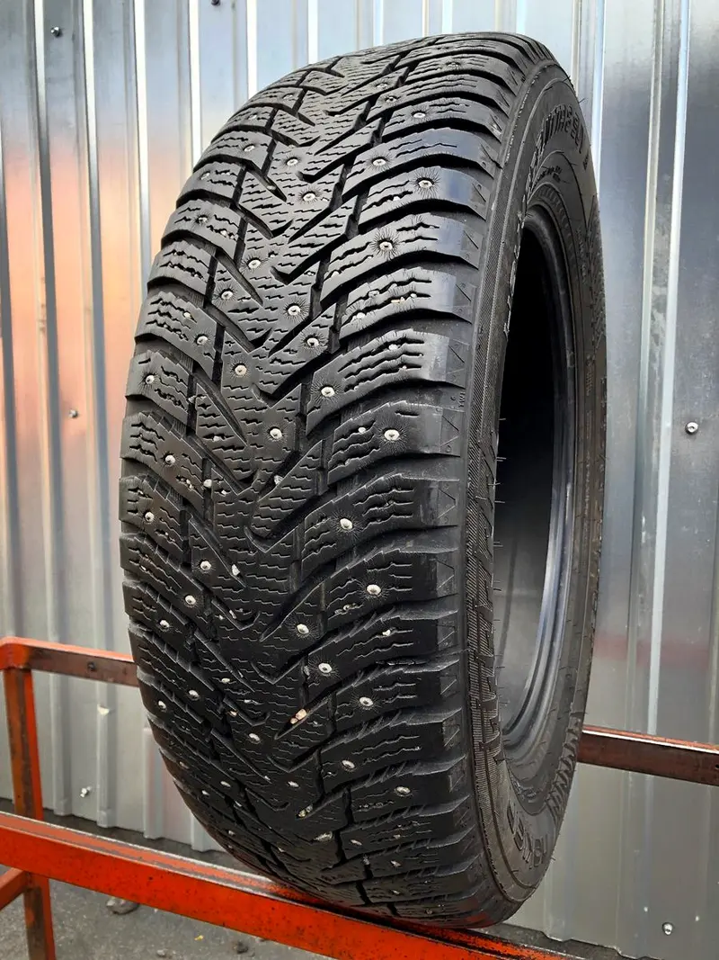 Б/у шина 225/65 R17 Nokian Hakkapeliitta 8 SUV