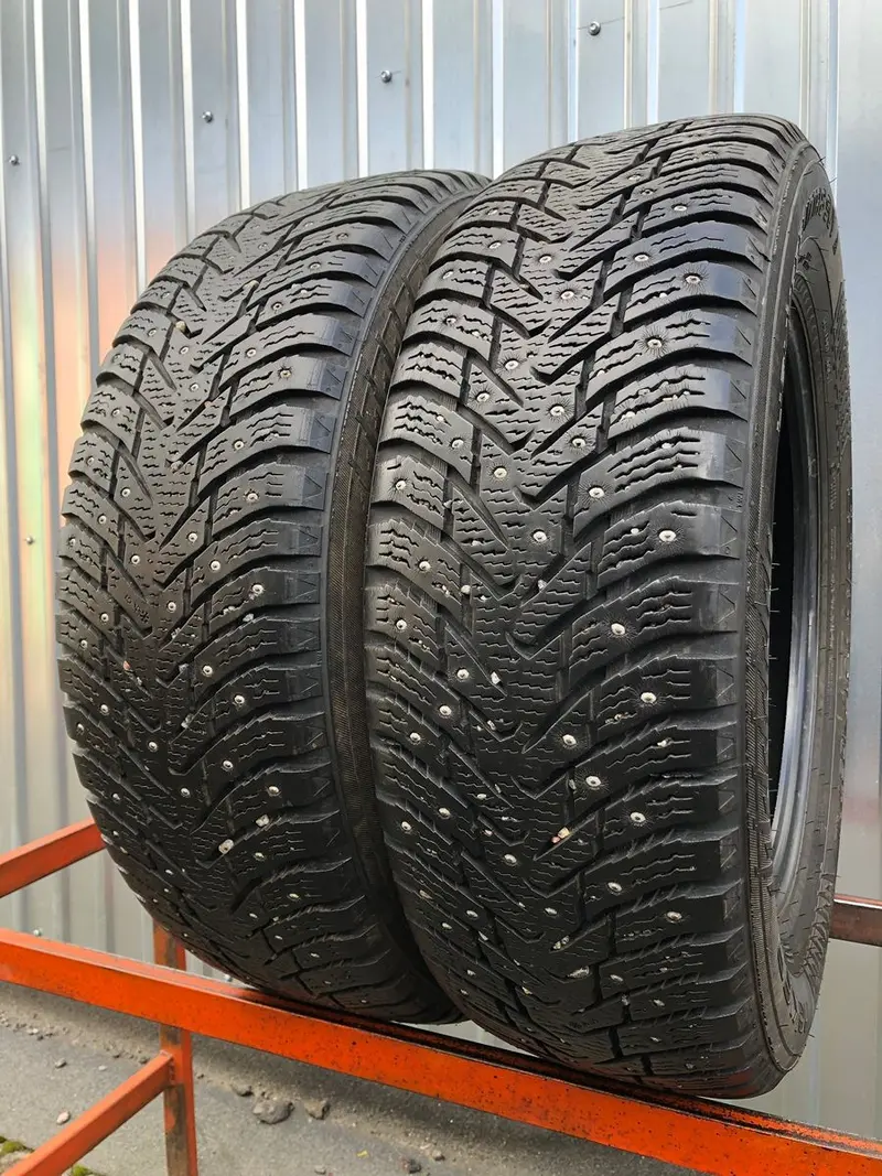 Пара б/у шин 225/65 R17 Nokian Hakkapeliitta 8 SUV
