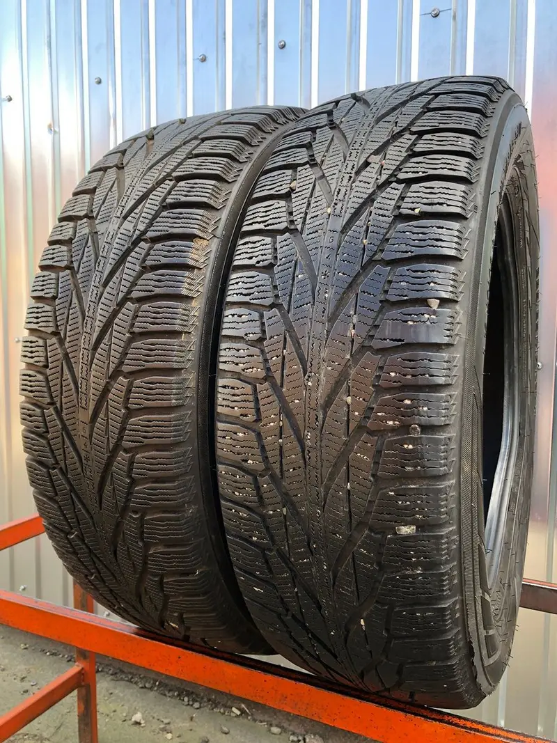 Пара б/у шин 225/65 R17 Nokian Hakkapeliitta R2 SUV