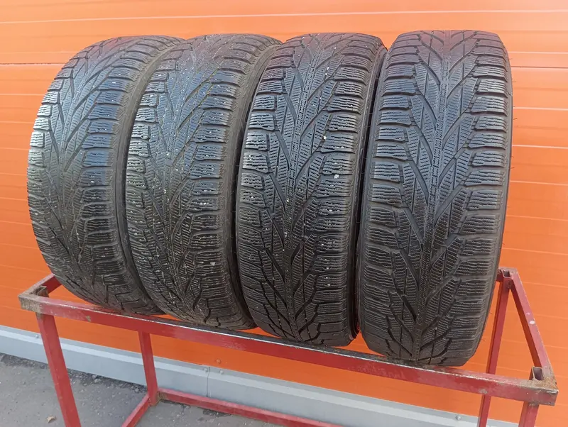 Комплект б/у шин 225/65 R17 Nokian Hakkapeliitta R2 SUV
