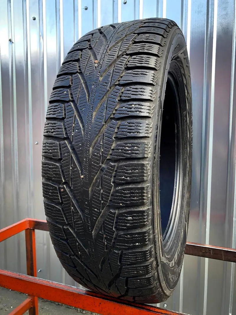 Б/у шина 225/65 R17 Nokian Hakkapeliitta R2 SUV