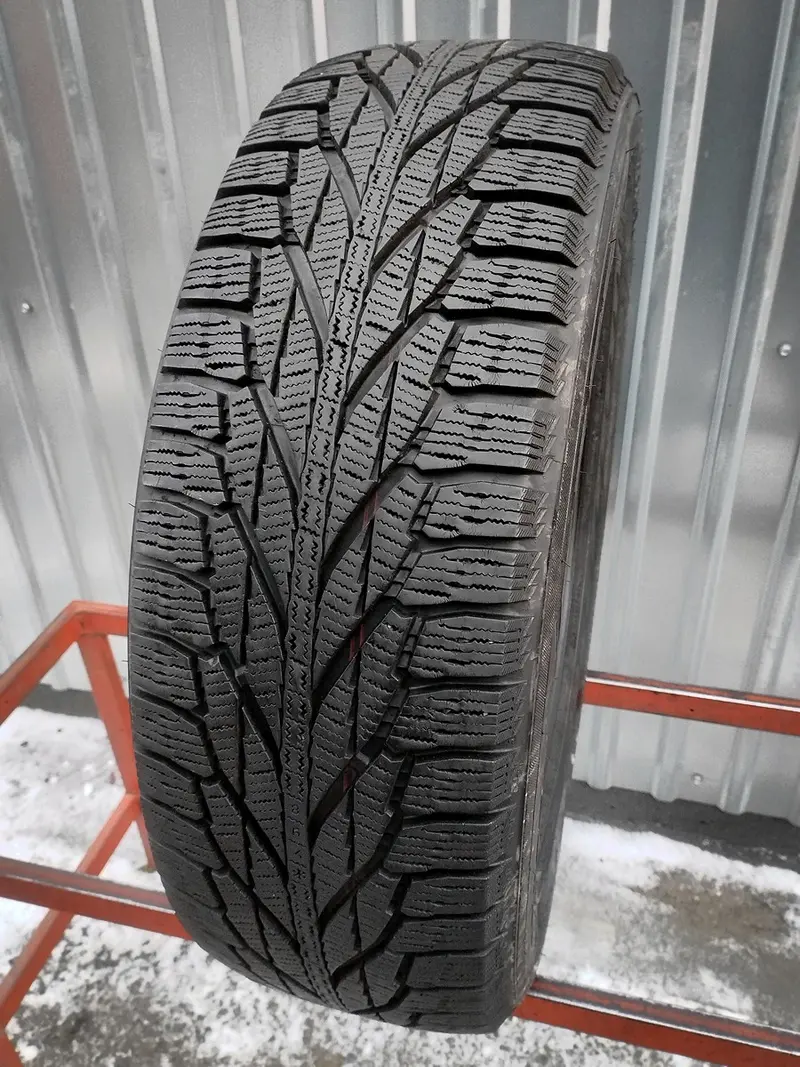 Б/у шина 225/65 R17 Nokian Hakkapeliitta R2 SUV, фото 1
