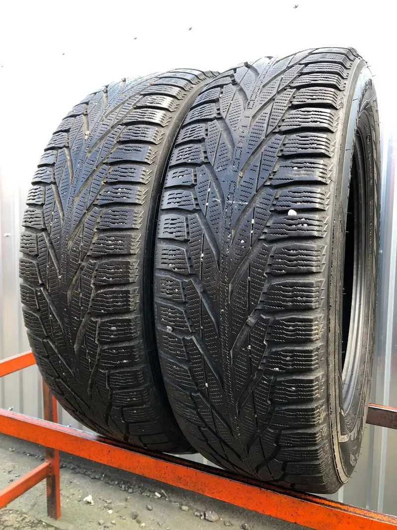 Пара б/у шин 225/65 R17 Nokian Hakkapeliitta R2 SUV