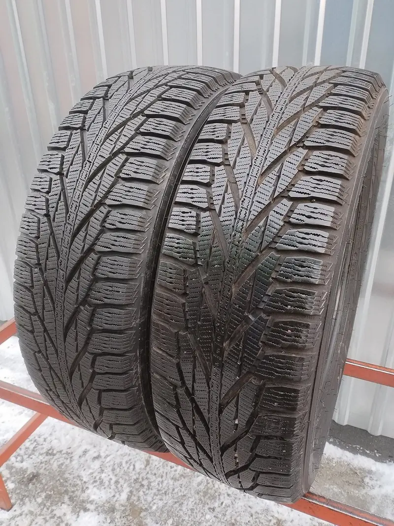 Пара б/у шин 225/65 R17 Nokian Hakkapeliitta R2 SUV