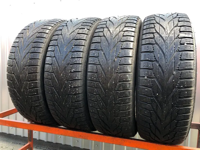 Комплект б/у шин 225/65 R17 Nokian Hakkapeliitta R2 SUV