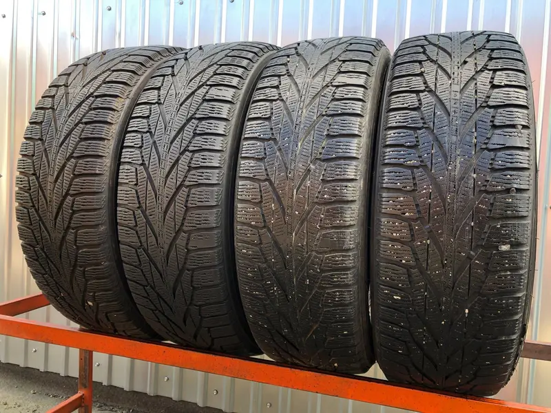 Комплект б/у шин 225/65 R17 Nokian Hakkapeliitta R2 SUV