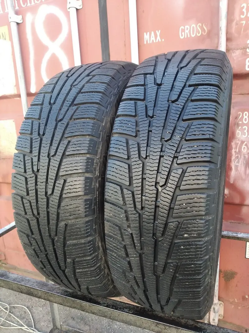 Пара б/у шин 225/65 R17 Nokian Hakkapeliitta R SUV
