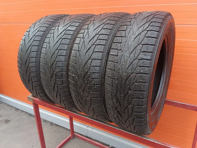 Комплект б/у шин 225/65 R17 Nokian Hakkapeliitta R SUV