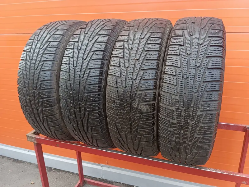 Комплект б/у шин 225/65 R17 Nokian Hakkapeliitta R SUV